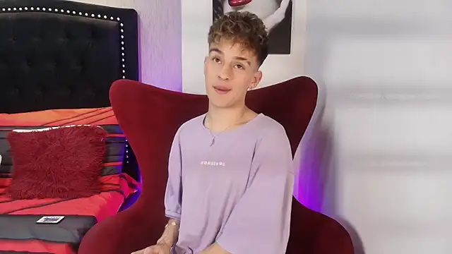 LiamWildx20 online show from September 22, 2025, 4:40 am