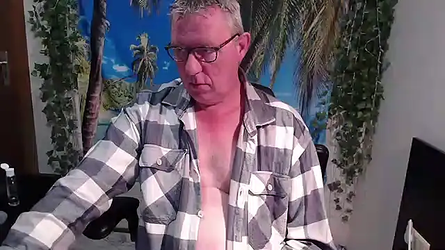 Snapshot of JamesBauer chatting on December 20, 2025, 4:37 am JamesBauer online show from December 20, 2025, 4:37 am