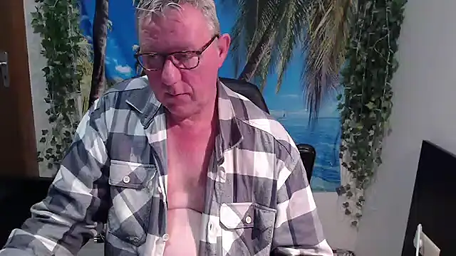 Snapshot of JamesBauer chatting on December 17, 2025, 4:39 am JamesBauer online show from December 17, 2025, 4:39 am