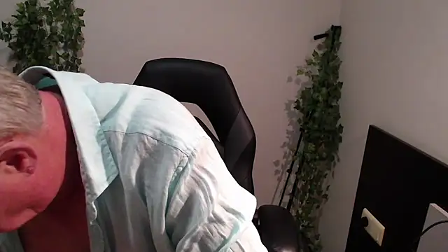 Snapshot of JamesBauer chatting on September 11, 2025, 3:50 am JamesBauer online show from September 11, 2025, 3:50 am