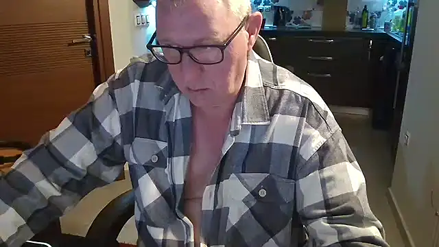 Snapshot of JamesBauer chatting on February 24, 2026, 4:35 am JamesBauer online show from February 24, 2026, 4:35 am