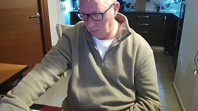 Snapshot of JamesBauer chatting on February 5, 2026, 4:52 am JamesBauer online show from February 5, 2026, 4:52 am