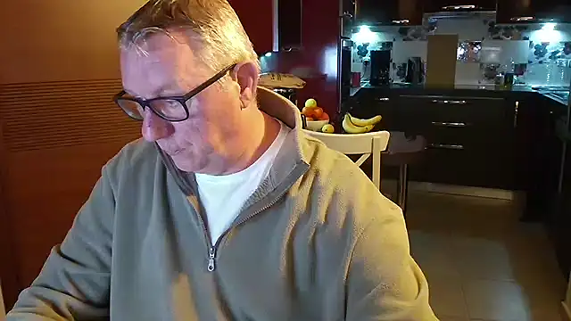 Snapshot of JamesBauer chatting on February 1, 2026, 4:33 am JamesBauer online show from February 1, 2026, 4:33 am