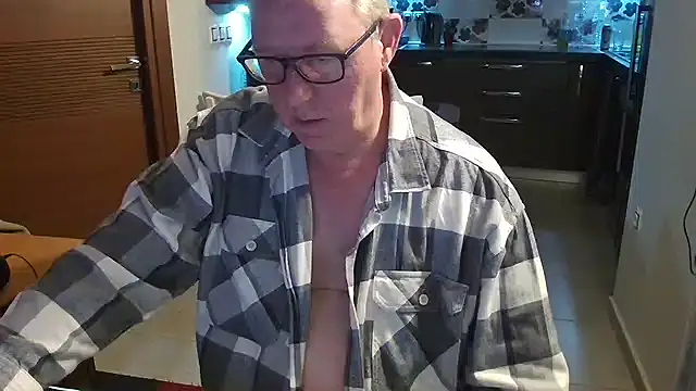 Snapshot of JamesBauer chatting on February 12, 2026, 4:23 am JamesBauer online show from February 12, 2026, 4:23 am