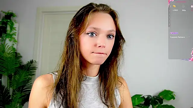 Snapshot of Sweet_Piece chatting on October 4, 2025, 10:22 pm Sweet Piece online show from October 4, 2025, 10:22 pm