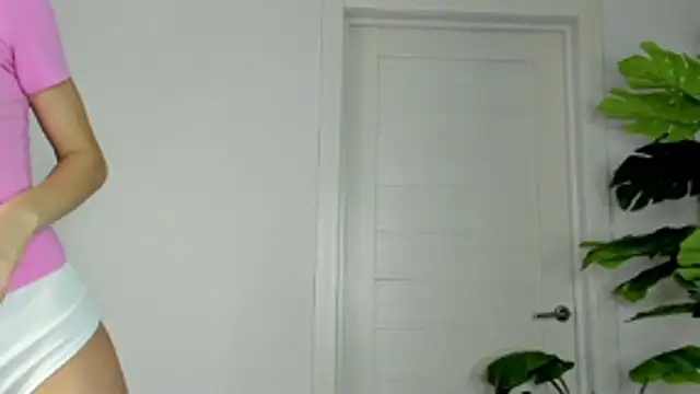 Snapshot of Sweet_Piece chatting on October 25, 2025, 8:09 pm Sweet Piece online show from October 25, 2025, 8:09 pm