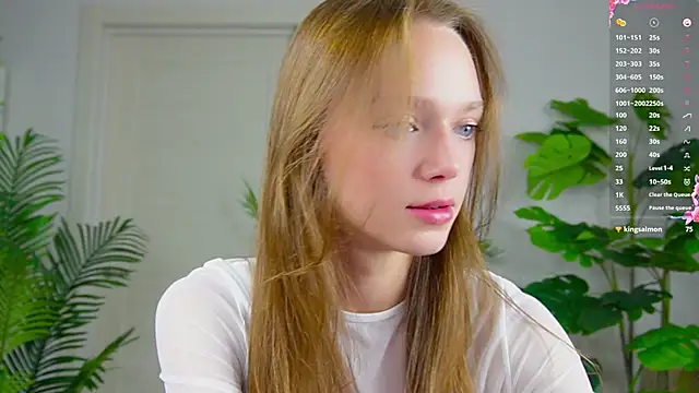 Snapshot of Sweet_Piece chatting on September 20, 2025, 4:23 pm Sweet Piece online show from September 20, 2025, 4:23 pm