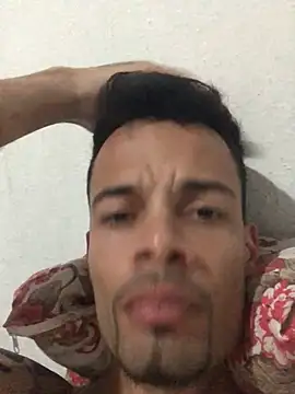 Snapshot of HenriquePhn chatting on June 3, 2026, 12:44 am HenriquePhn online show from June 3, 2026, 12:44 am