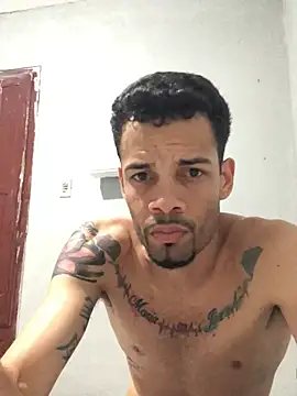 Snapshot of HenriquePhn chatting on July 27, 2026, 2:40 am HenriquePhn online show from July 27, 2026, 2:40 am