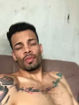 Snapshot of HenriquePhn chatting on June 30, 2026, 4:40 pm HenriquePhn online show from June 30, 2026, 4:40 pm