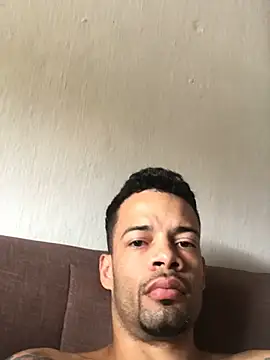 Snapshot of HenriquePhn chatting on June 5, 2026, 11:38 am HenriquePhn online show from June 5, 2026, 11:38 am