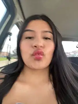 andrea gomes  online show from March 22, 2026, 6:09 pm