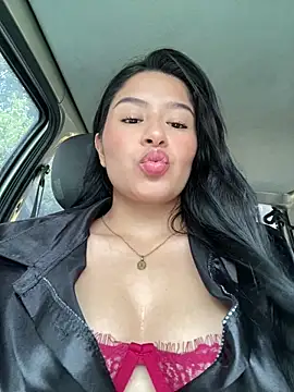 andrea gomes  online show from October 5, 2025, 3:58 pm