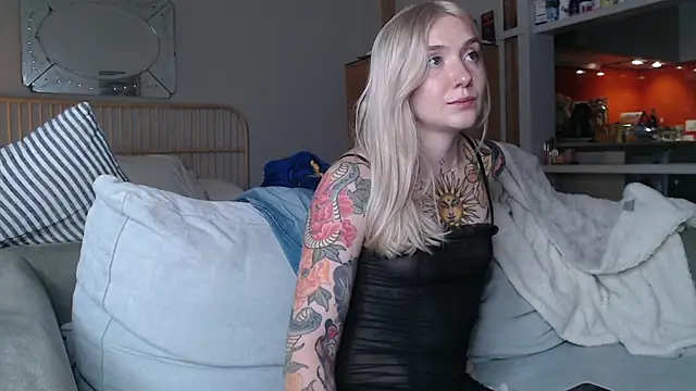 tattoobbgirl online show from March 19, 2025, 5:28 pm