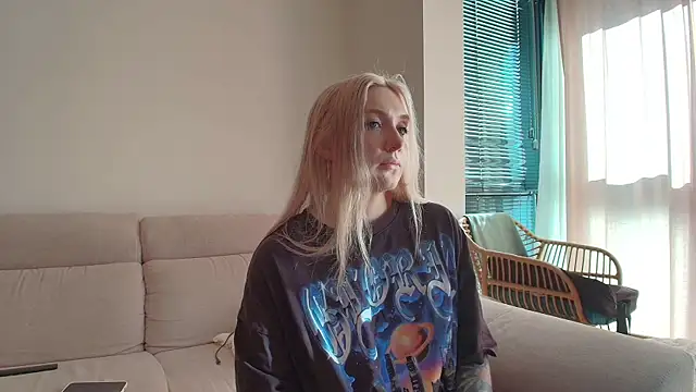 tattoobbgirl online show from May 26, 2026, 4:27 pm