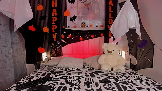 peachandtyron  online show from October 16, 2025, 4:32 am