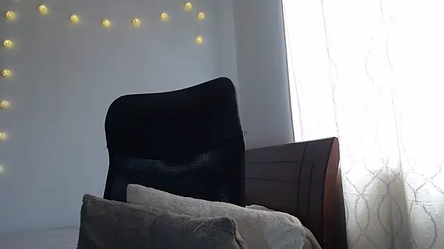 nalafoster online show from October 5, 2025, 3:14 pm