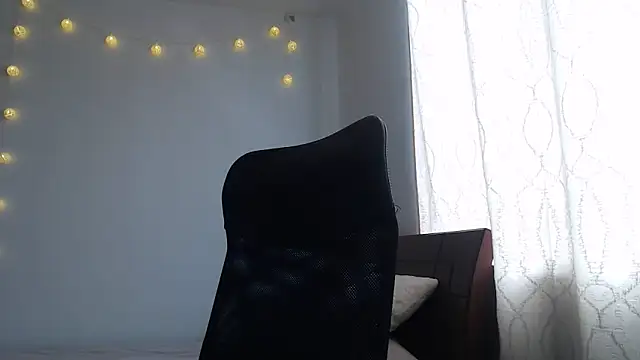 nalafoster online show from September 29, 2025, 1:50 pm