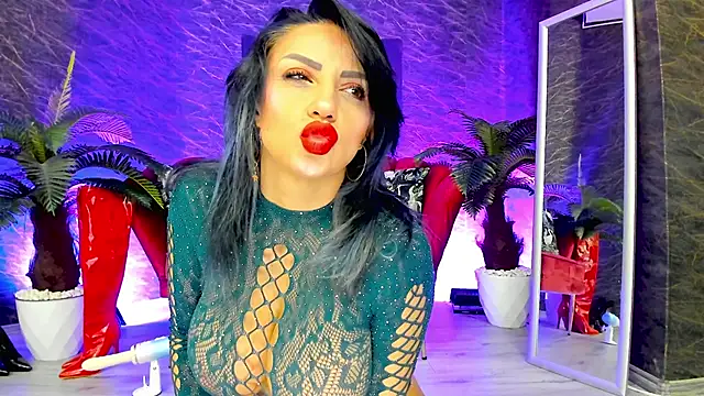 IzabelaTessa online show from February 16, 2026, 8:18 pm