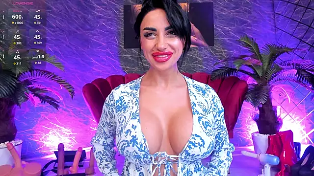 Snapshot of IzabelaTessa chatting on May 8, 2026, 7:28 pm IzabelaTessa online show from May 8, 2026, 7:28 pm