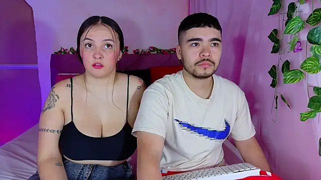 Snapshot of _mia_and_mike_ chatting on November 6, 2025, 4:00 pm mia and mike online show from November 6, 2025, 4:00 pm