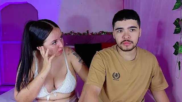 Snapshot of _mia_and_mike_ chatting on October 30, 2025, 12:47 pm mia and mike online show from October 30, 2025, 12:47 pm