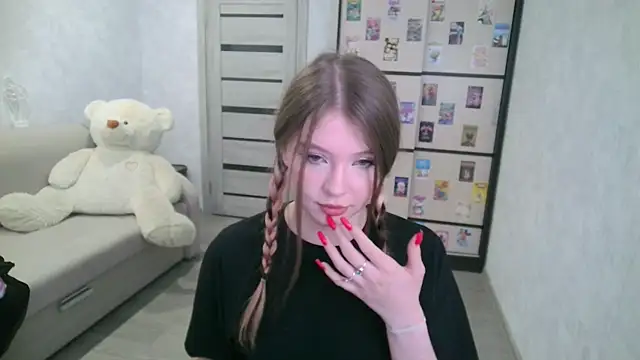 GinnyBlacky online show from June 18, 2026, 8:47 pm