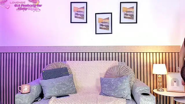 hanna mils online show from November 14, 2025, 4:16 am