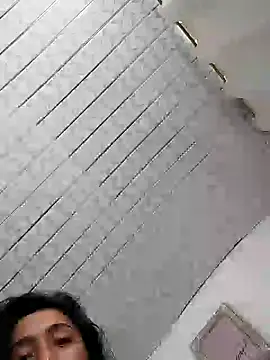 Elowyn online show from October 5, 2025, 8:43 pm