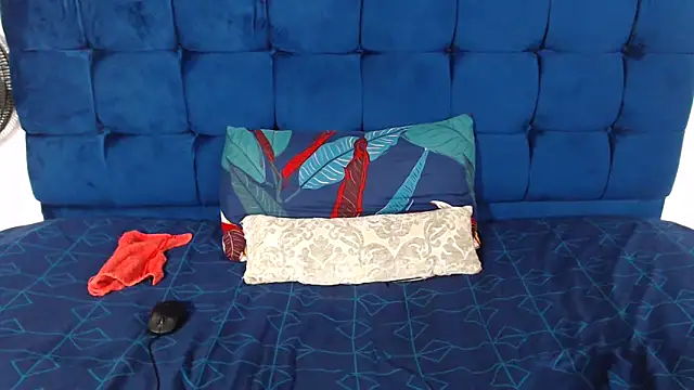 AriesCake online show from December 18, 2025, 11:36 am