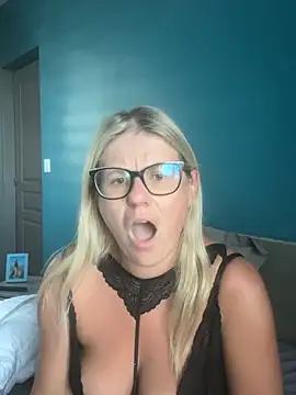 Snapshot of lady_gloria69 chatting on July 2, 2026, 4:29 am lady gloria69 online show from July 2, 2026, 4:29 am