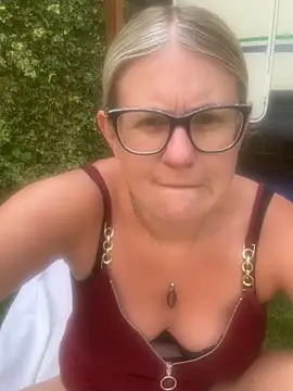 lady gloria69 online show from May 29, 2026, 7:47 am