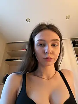 MilaBee online show from March 22, 2025, 12:14 pm