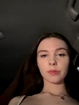 MilaBee online show from November 14, 2025, 10:52 am