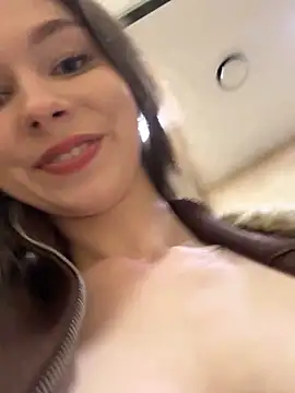 MilaBee online show from October 8, 2025, 9:44 am