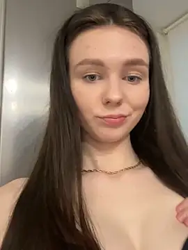 MilaBee online show from March 21, 2025, 12:28 pm