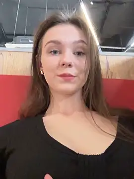 MilaBee online show from September 22, 2025, 7:14 am