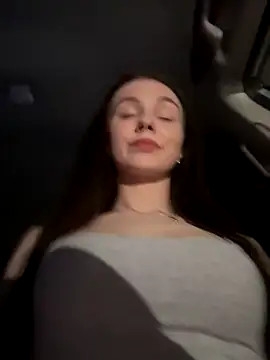 MilaBee online show from December 18, 2025, 11:14 am