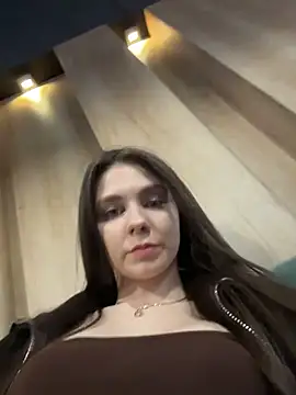 MilaBee online show from March 14, 2026, 5:02 am