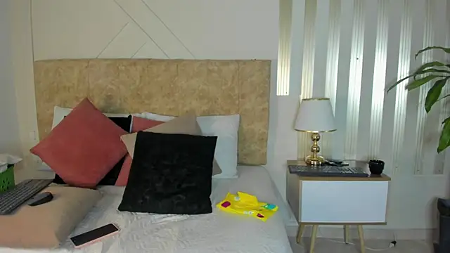 Snapshot of angelinarouse_ chatting on October 21, 2025, 2:44 am angelinarouse online show from October 21, 2025, 2:44 am