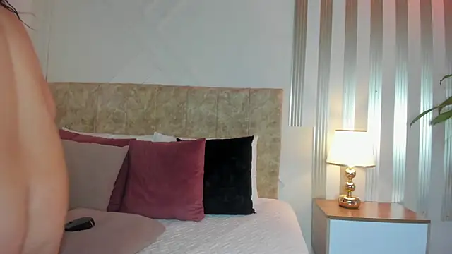 Snapshot of angelinarouse_ chatting on October 20, 2025, 12:45 am angelinarouse online show from October 20, 2025, 12:45 am