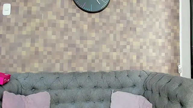 juliana luque online show from September 19, 2025, 12:09 pm