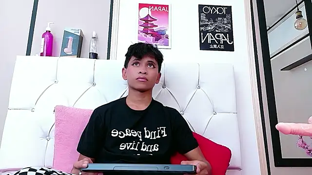 Ethan Westt online show from February 4, 2026, 8:26 pm