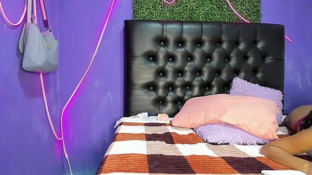 Pinkyhot 69 online show from October 4, 2025, 9:49 pm