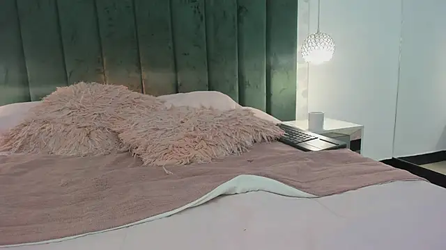 SaraJonness online show from March 20, 2025, 5:02 am