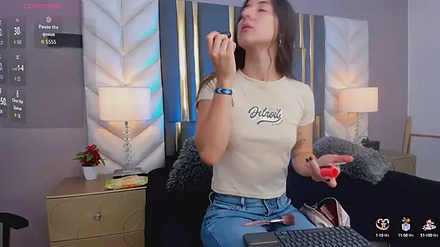 SaraJonness online show from September 9, 2025, 12:36 pm