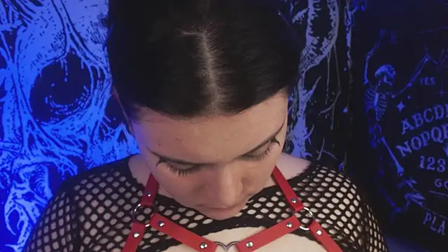 mikaskullcs online show from September 26, 2025, 1:01 am