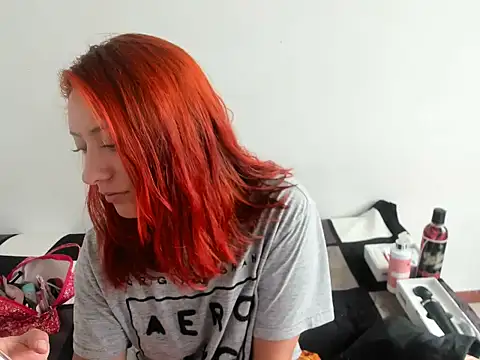 DulceXmile online show from September 19, 2025, 3:49 pm