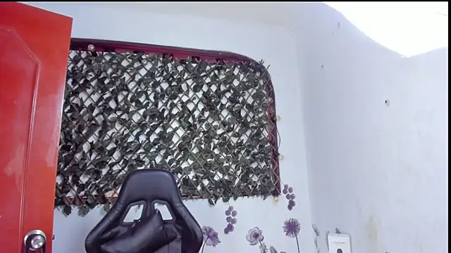 Snapshot of Sarahbrowm_ chatting on October 9, 2025, 6:08 pm Sarahbrowm online show from October 9, 2025, 6:08 pm