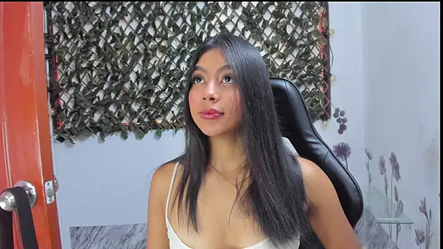 Snapshot of Sarahbrowm_ chatting on October 3, 2025, 5:25 pm Sarahbrowm online show from October 3, 2025, 5:25 pm